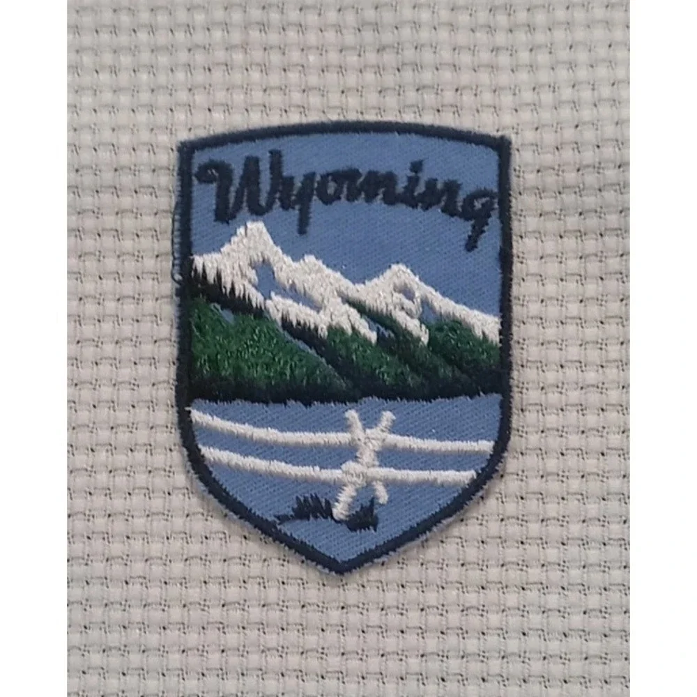 Vintage Wyoming Travel Souvenir Patch Mountain‎ Landscape Collectable Badge